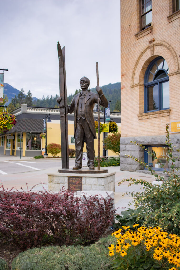 Bronze statue of Olaus Jeldness on Columbia Avenue in Rossland BC, honoring the town’s skiing heritage.